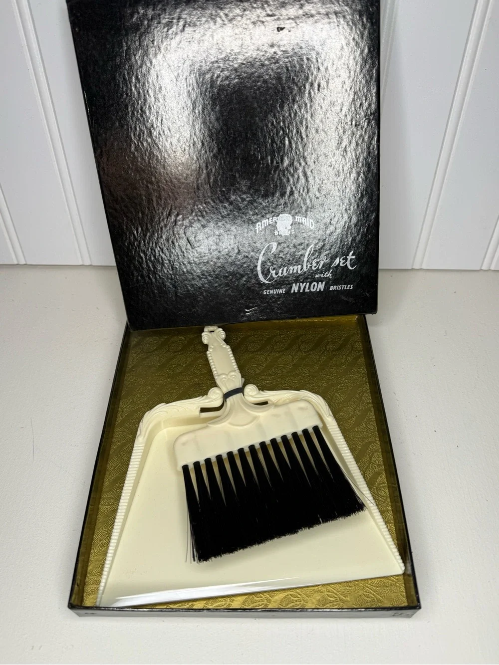 Vintage Aristocrat CRUMBER SET Brush crumb pan Plastic vintage NOS w/box